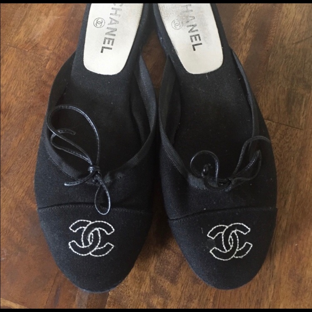 ✨AUTHENTIC CHANEL FLATS✨